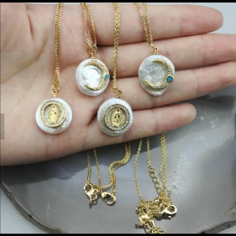 Necklace and fresh water pearl pendant